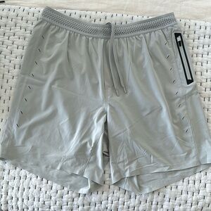 Ten Thousand Men’s 7” Session lined Shorts - size large - excellent condition